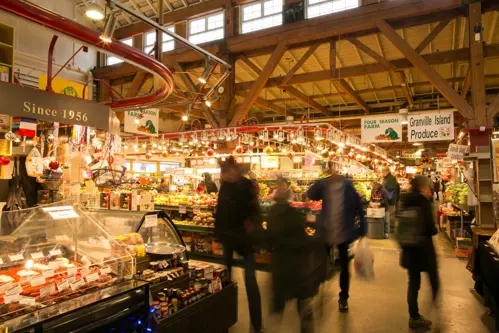 Granville Island Public Market: 7 Trải Nghiệm Mùa Đông Đáng Thử