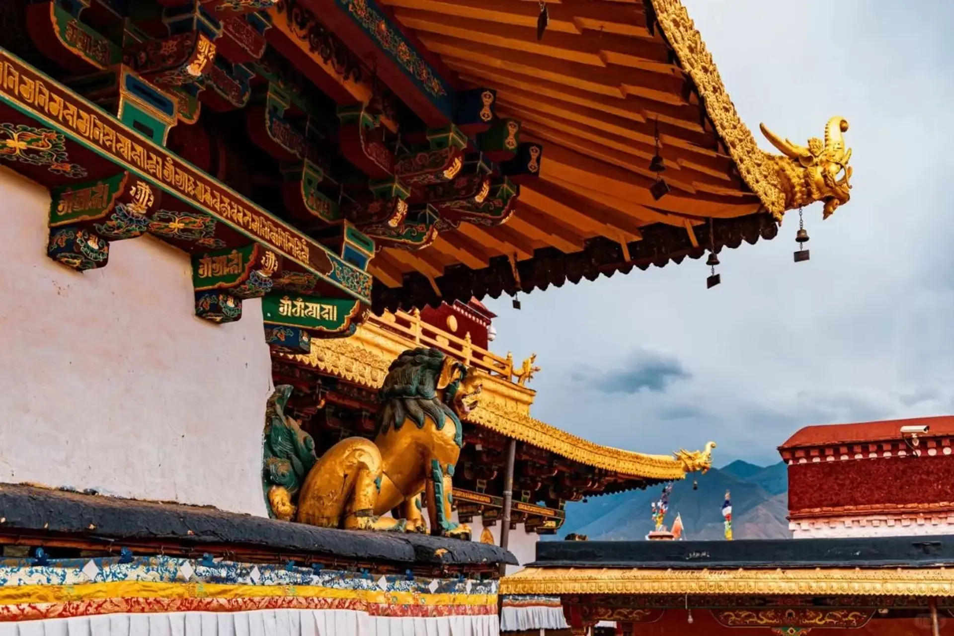 Đại Chiêu Tự Lhasa có gì? 5 trải nghiệm để hiểu nhịp sống Tây Tạng