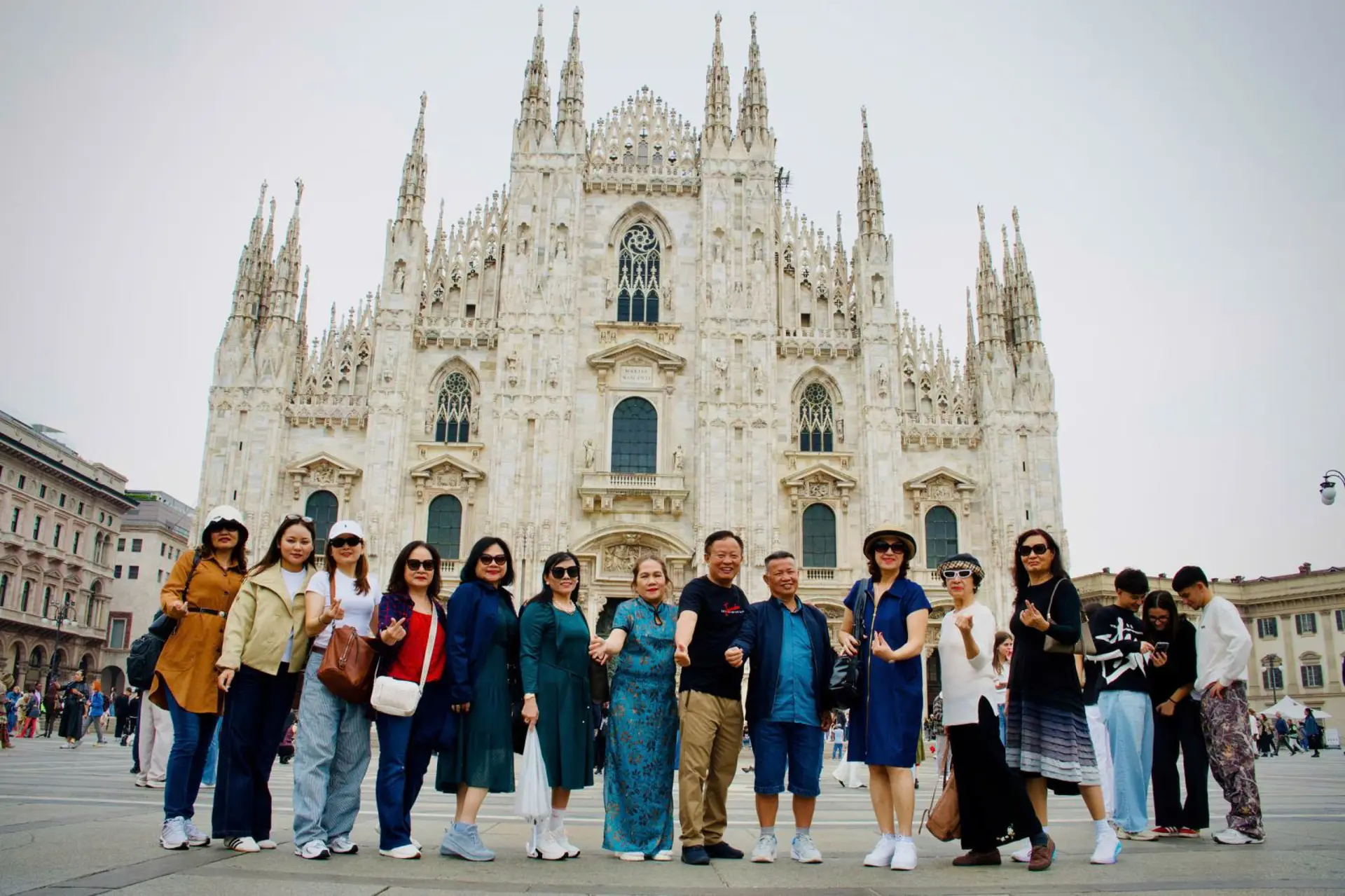 Hành Trình Khám Phá Du Lịch Pháp - Thụy Sĩ - Ý - San Marino - Vatican