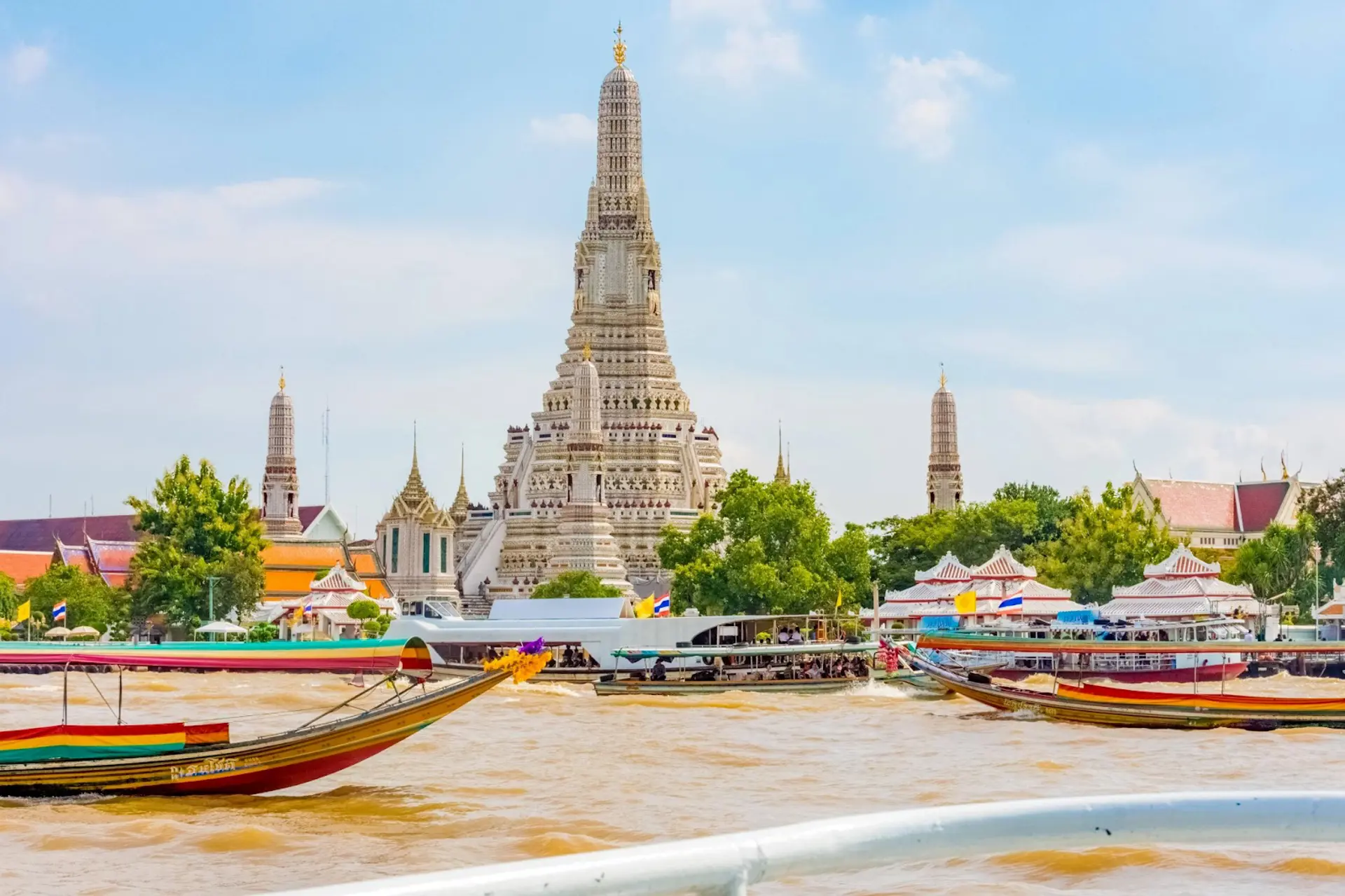 Du Lịch Quốc Tế 30/4 - Top Các Quốc Gia Miễn Visa Cho Khách Du Lịch Việt Nam 2026 