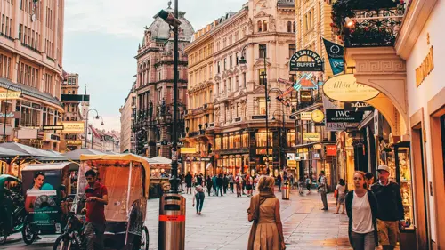 Vienna mùa thu ngày mưa: Cà phê, bảo tàng và du lịch trải nghiệm