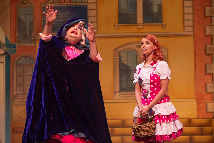 Princess Theater Royal Princess có gì đặc biệt trên du thuyền 5 sao Royal Princess ? 