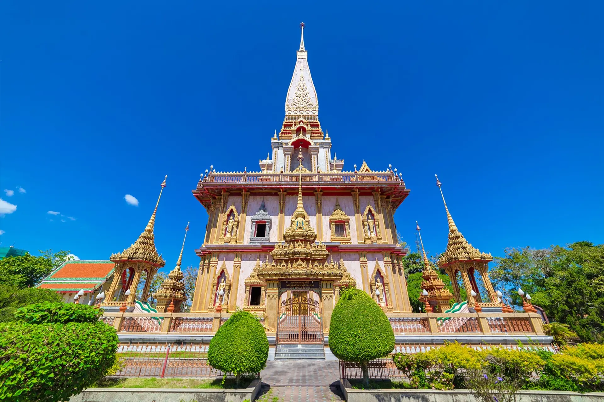 Đền Chalong Phuket - Địa điểm linh thiêng không nên bỏ lỡ khi đi Thái Lan 2026 