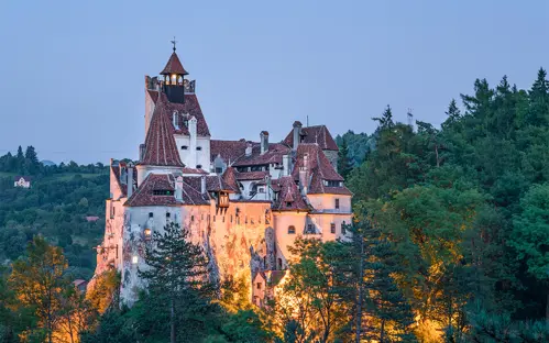 Lâu đài Đông Âu 2026 nào đẹp như Mont Saint-Michel sau đám cưới hào môn ở Pháp?