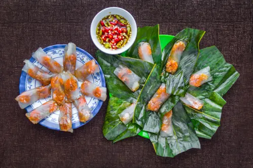 Food tour Huế: 12 món ngon nên thử ngoài bún bò và cơm hến