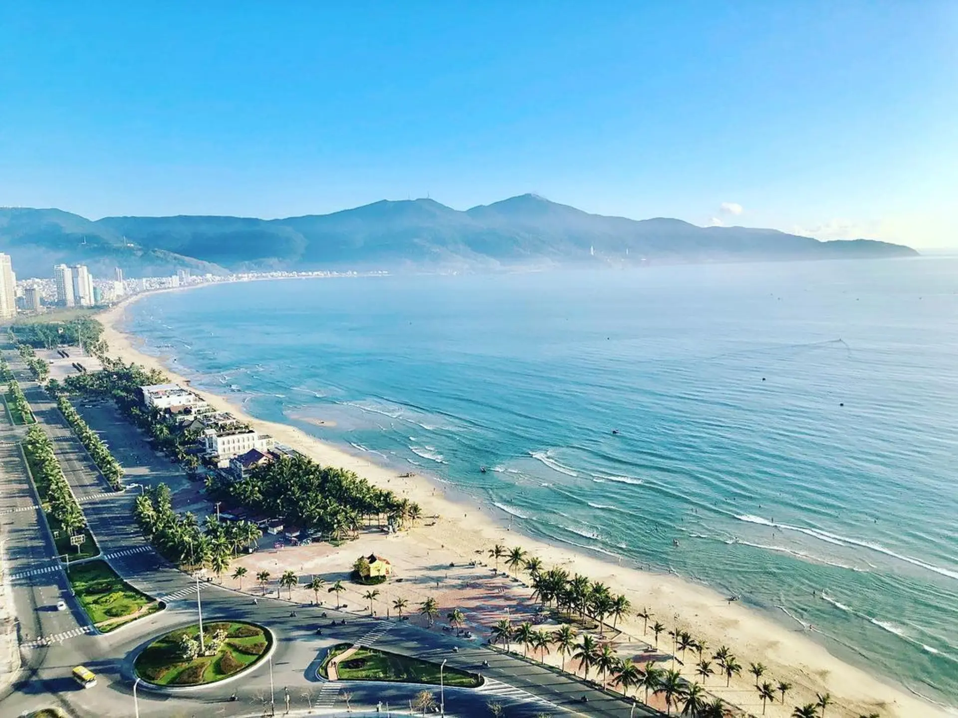 Biển Mỹ Khê - Thiên đường lướt sóng giữa lòng Đà Nẵng