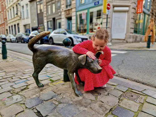 Không Chỉ Có Manneken Pis! Brussels Còn Có 2 Bức Tượng "đứng Tè" Khác