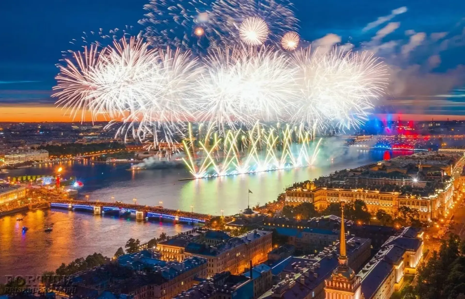 Địa điểm ngắm White Nights lý tưởng khi du lịch Saint Petersburg 2026