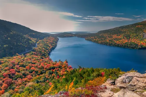 Acadia National Park mùa thu – Chiêm ngưỡng rừng phong rực rỡ bên bờ biển Maine