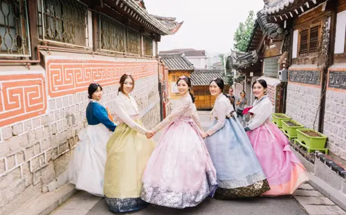 Hanbok năm mới  2026 & viếng cung điện đầu xuân tại Seoul cùng Triều Hảo 
