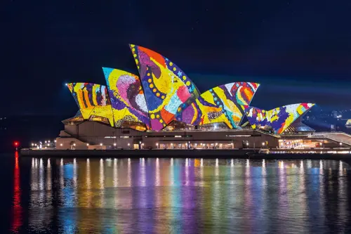 Vivid Sydney – Lễ Hội Ánh Sáng Lớn Nhất Úc Có Gì Hấp Dẫn?