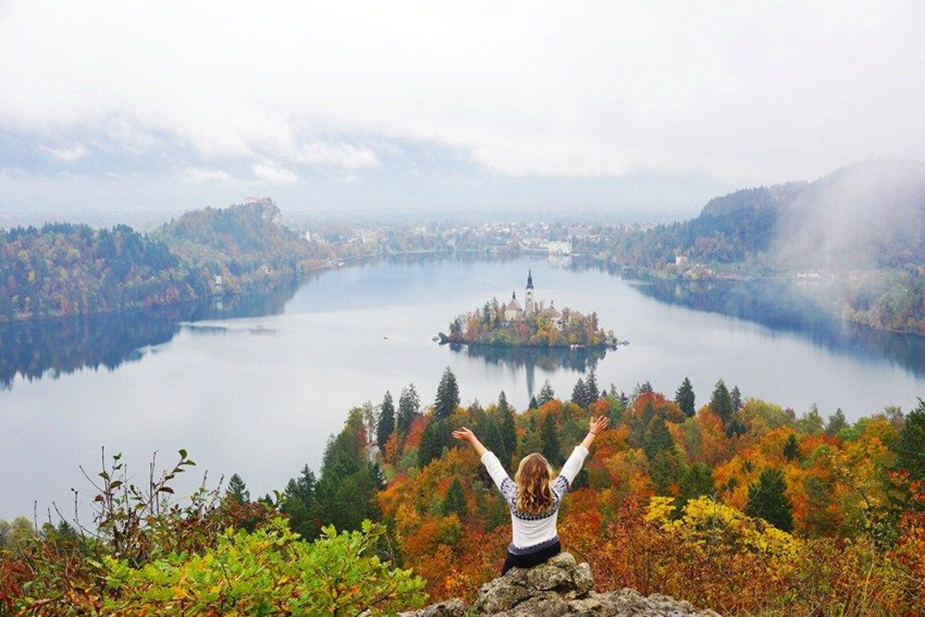 Lake Bled mùa thu: Khám phá vẻ đẹp mê hoặc của thiên nhiên và văn hóa Slovenia 2025