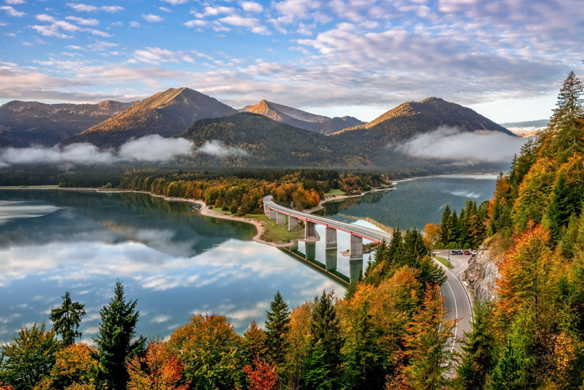 Bavaria Mùa Thu: Khám Phá Vẻ Đẹp Tuyệt Vời Của Thiên Nhiên Và Văn Hóa Đức 2025