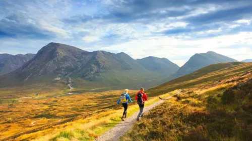 Trekking Châu Âu mùa thu | Top 7 điểm đẹp nhất cho dân mê hiking