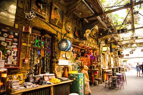 Ruin Pubs Budapest Mùa Đông: Lịch Sự Kiện, Nhạc Sống & Giáng Sinh 2025